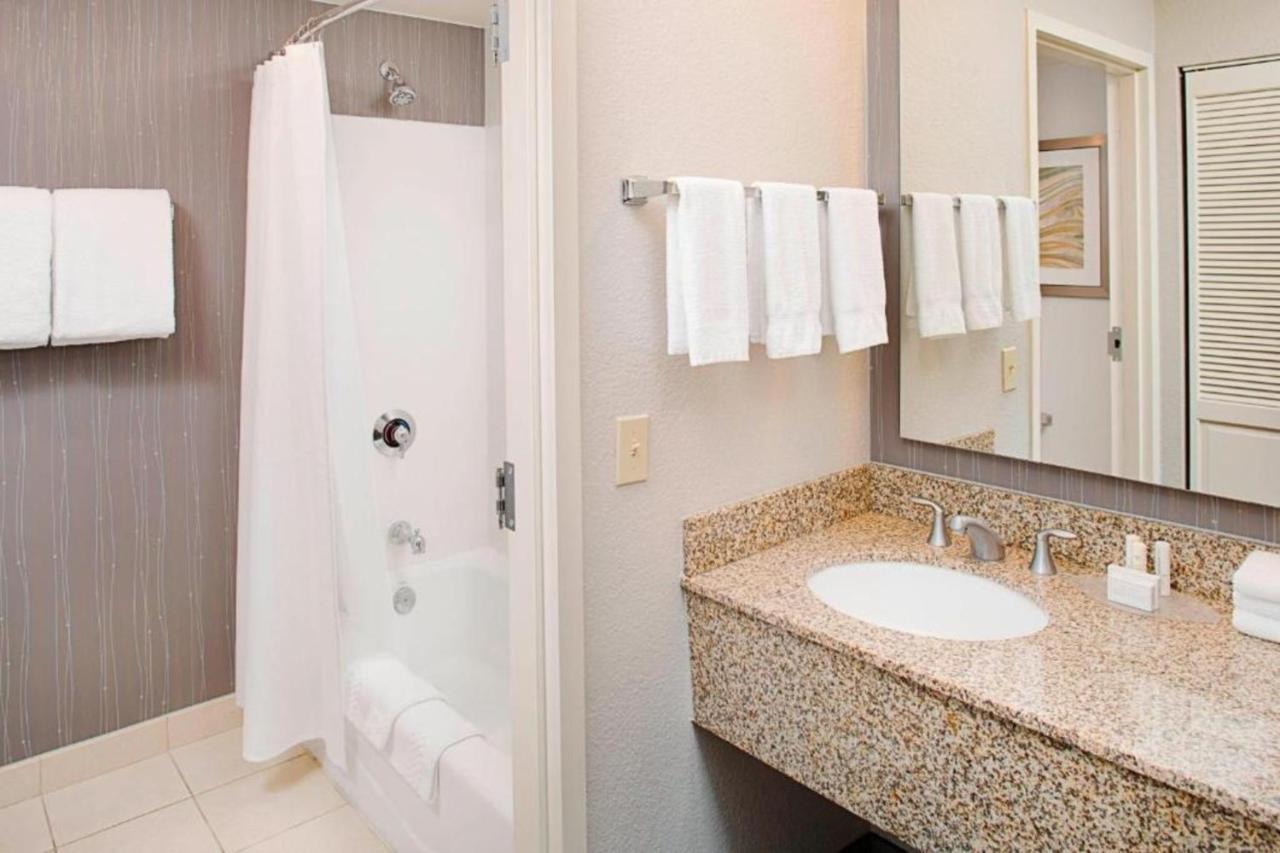 Courtyard By Marriott Tucson Williams Centre Hotel Bagian luar foto